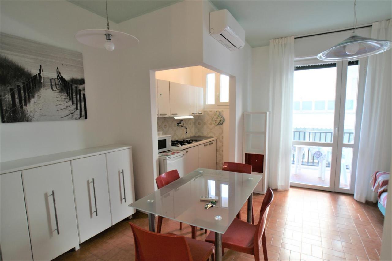 Apartmán El Palmar Fronte Mare Lido di Jesolo Exteriér fotografie