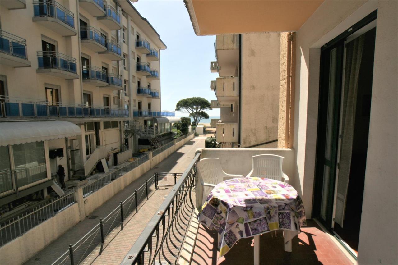 Apartmán El Palmar Fronte Mare Lido di Jesolo Exteriér fotografie